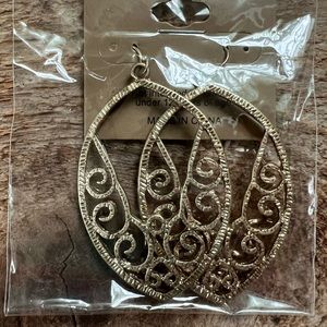 Gold hammered earrings, Filigree earrings, gold swirl earrings